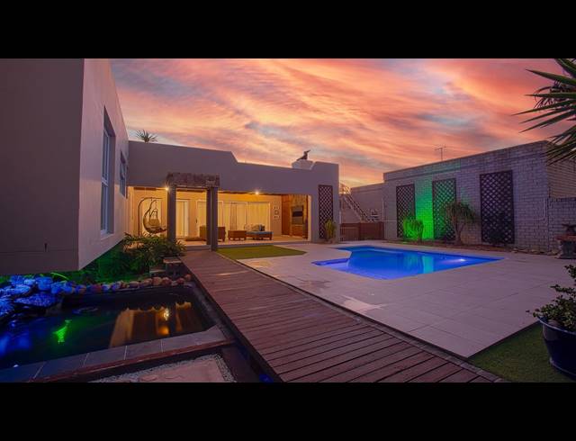 4 BEDROOM FREESTANDING FOR SALE IN MELKBOSSTRAND CENTRAL